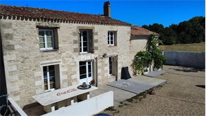 propriete à la vente -   17700  SURGERES, surface 150 m2 vente propriete - UBI483677885
